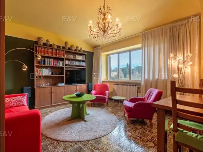 Casa con 6 locali in vendita in Via col di Lana, Porano