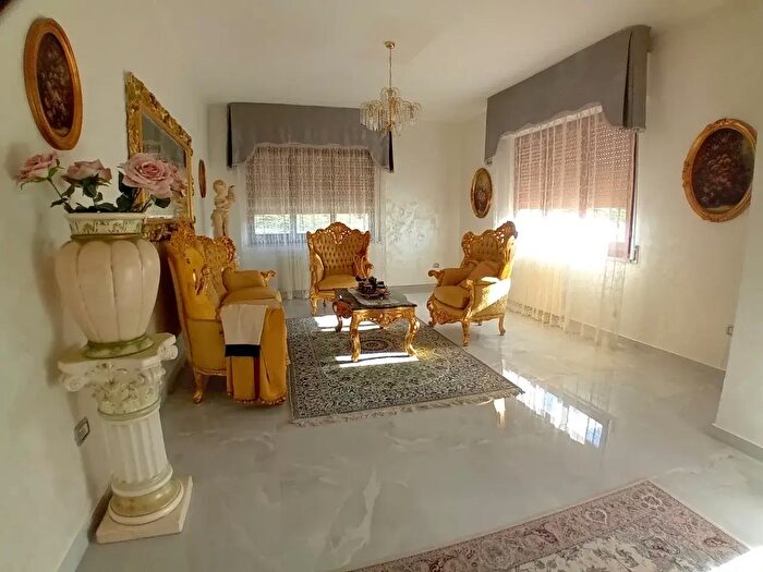 Casa con 6 locali in vendita in Turrivalignani