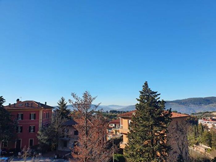 Appartamento con 5 locali in vendita in Perugia