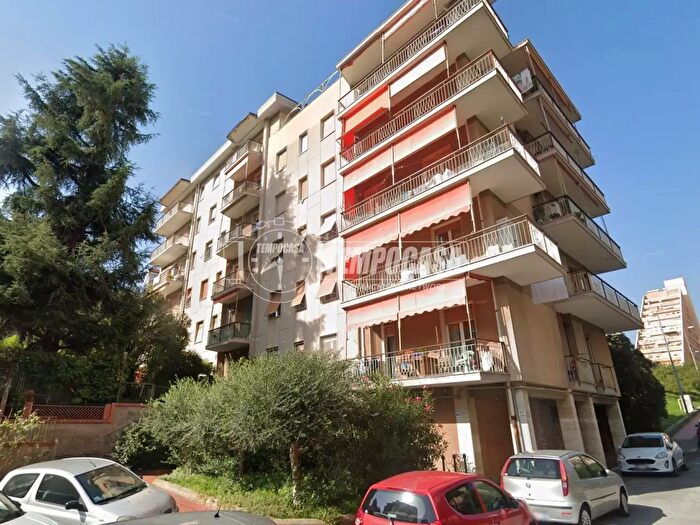 Appartamento quadrilocale in vendita in Via Osvaldo Gnocchi Viani, Savona