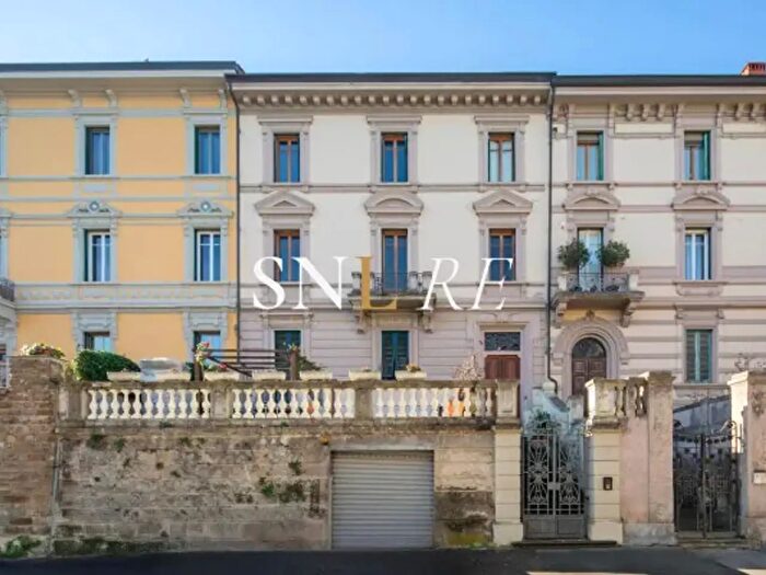 Appartamento con 6 locali in vendita in Via Senese, Firenze