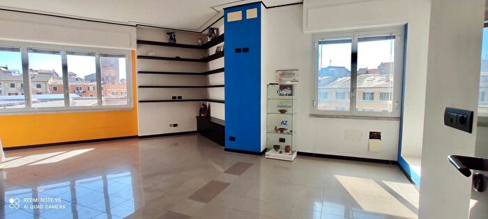 Appartamento con 5 locali in vendita in Via Garassino, Savona