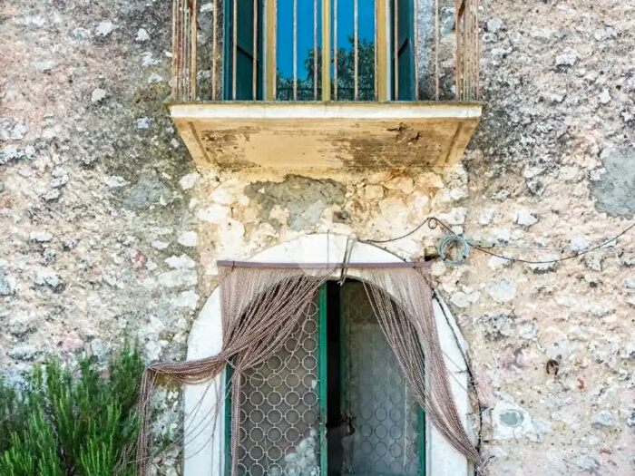 Casa con 8 locali in vendita in Strada Tisi, Venafro
