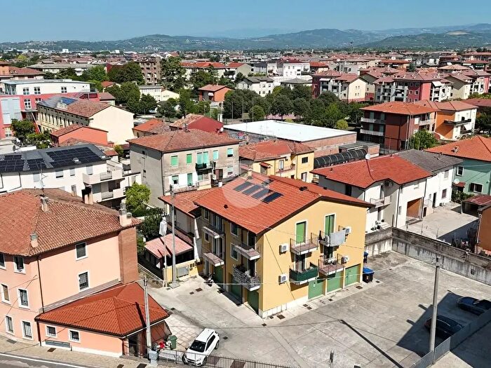 Appartamento trilocale in vendita in Via Alberone, Caldiero