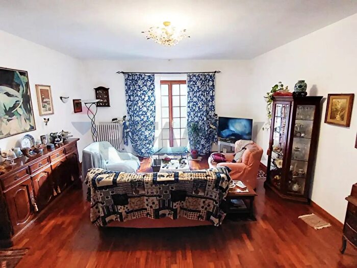 Casa con 8 locali in vendita in Piombino