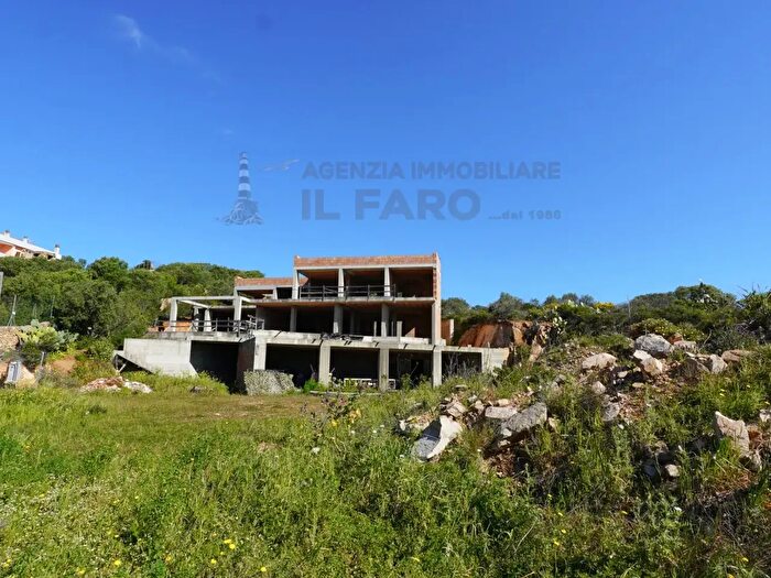 Casa quadrilocale in vendita in Via Caio Duilio, La Maddalena