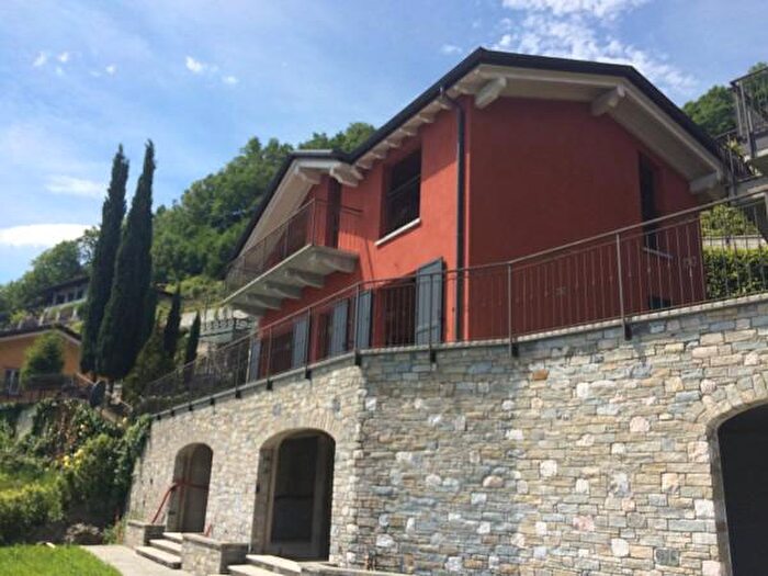 Casa con 5 locali in vendita in Menaggio