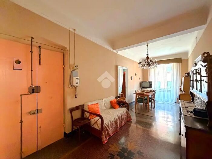 Appartamento con 5 locali in vendita in Via Ponza, Genova
