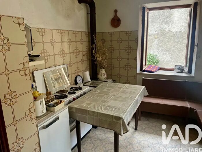 Casa con 6 locali in vendita in Strada Cumerlotti Snc, Vallarsa