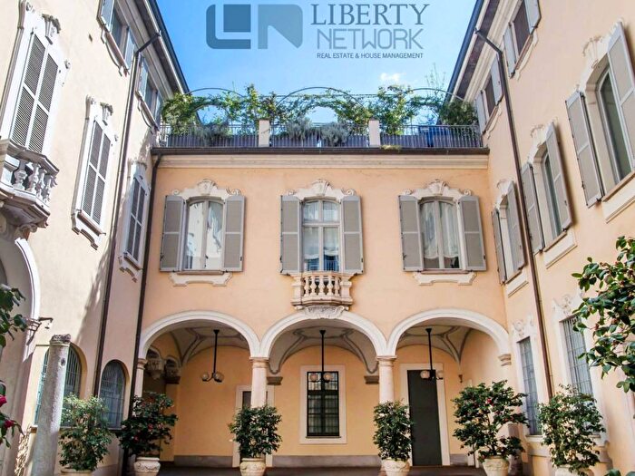 Appartamento trilocale in affitto in Via Nerino, Carrobbio, Milano