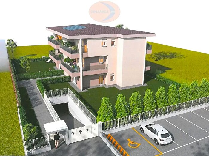 Appartamento quadrilocale in vendita in Via Vittorio Emanuele, Besana In Brianza