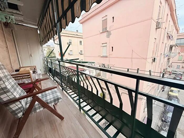 Appartamento trilocale in vendita in Via Emanuele Gianturco, Napoli