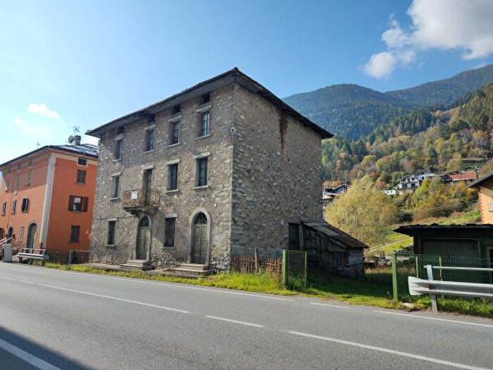 Casa con 6 locali in vendita in Temu