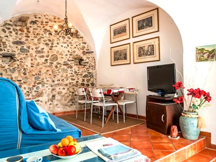 Appartamento trilocale in vendita in Via Becchignoli, Albenga