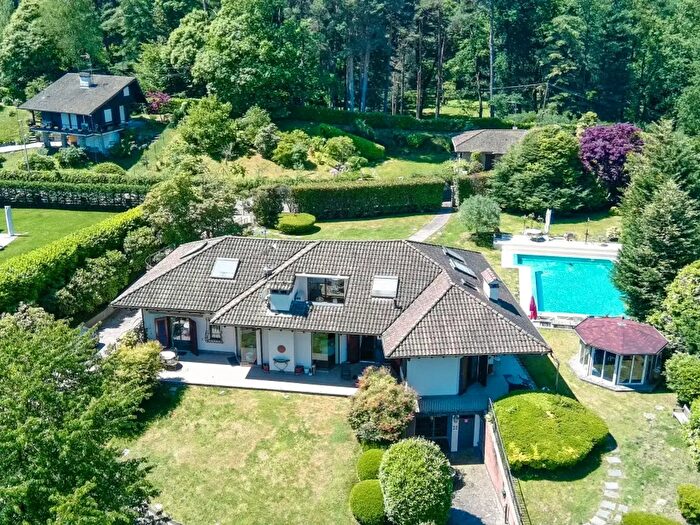 Casa con 18 locali in vendita in Via Monviso, Oleggio Castello