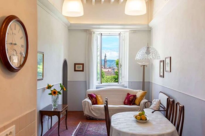 Appartamento trilocale in affitto in COSTA DEI MAGNOLI, San Niccolò, Firenze