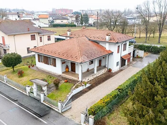 Casa quadrilocale in vendita in Via Aldo Moro, Suzzara