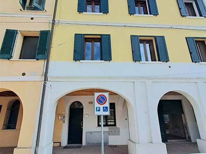 Appartamento con 14 locali in affitto in Schivenoglia