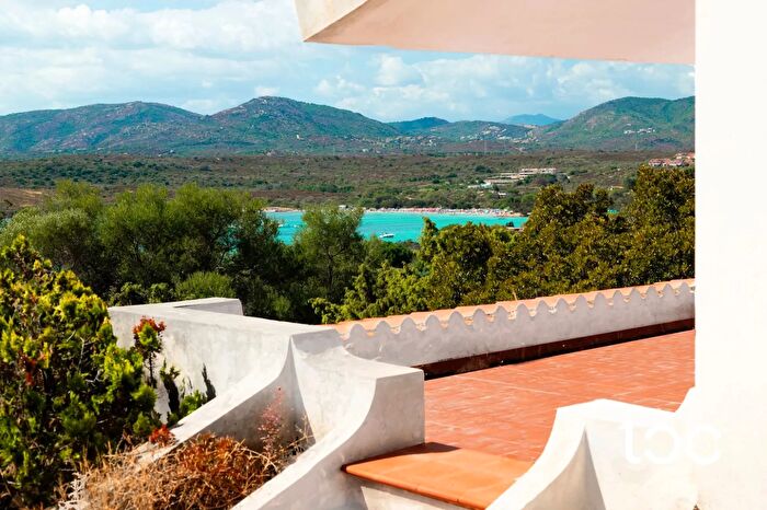 Casa con 7 locali in vendita in Via Punzutu, Olbia