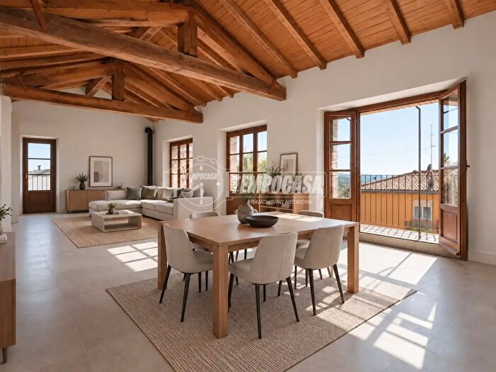 Appartamento con 5 locali in vendita in Via Priva, Como