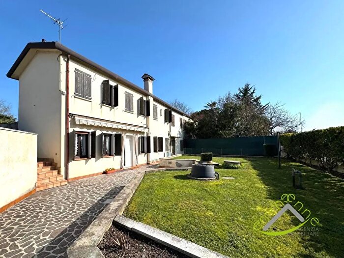 Casa con 8 locali in vendita in Via Ada Negri, Dolo