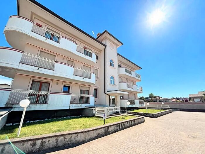 Appartamento trilocale in vendita in Via Monte Bianco, Ossona