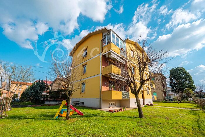 Appartamento con 5 locali in vendita in Via De Gasperi, Medesano