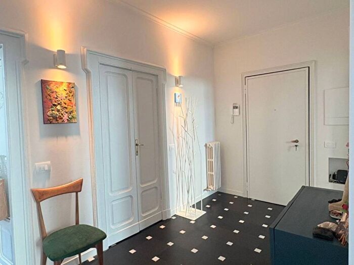 Appartamento quadrilocale in affitto in Via Solferino, Moscova, Milano