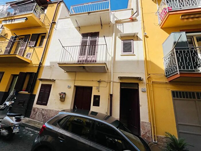 Casa con 6 locali in vendita in Via Salvatore Cipolla, Campofelice Di Roccella