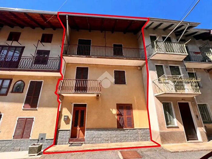 Casa con 11 locali in vendita in Frazione Mazzucco, Valdilana
