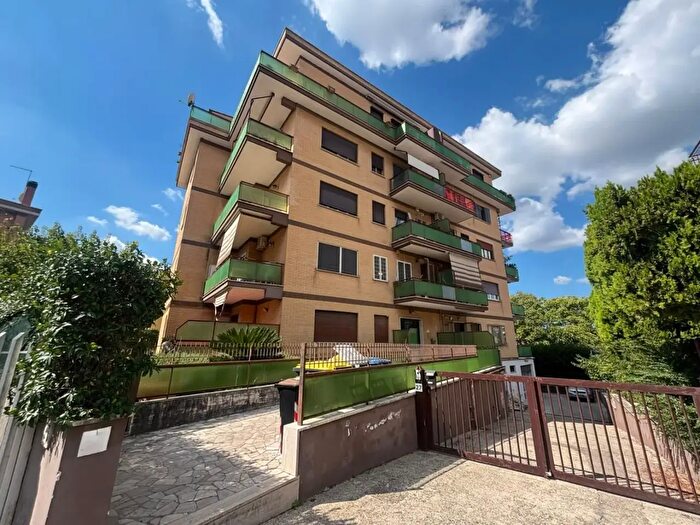 Appartamento trilocale in vendita in Via Giuseppe Boffito, Roma