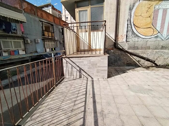 Appartamento trilocale in vendita in Via Sardegna, Catania