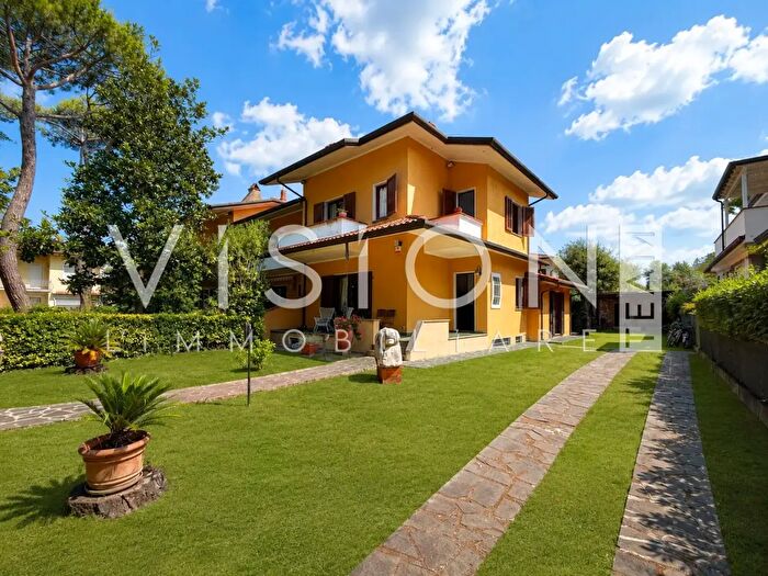 Casa con 5 locali in vendita in Via Alfredo Catalani a, Pietrasanta