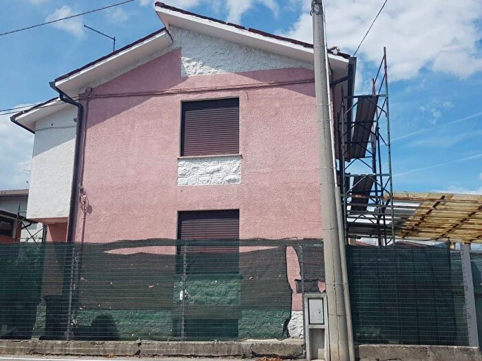 Casa con 6 locali in affitto in Via Trento, Centro, Rosà