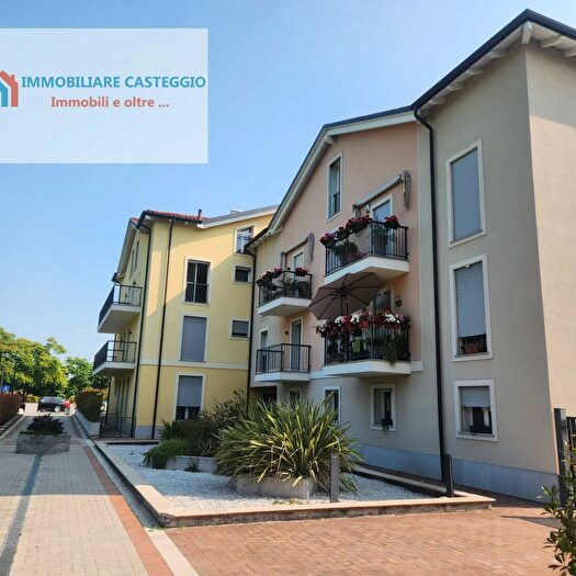 Appartamento trilocale in vendita in Via Console Marcello, Casteggio