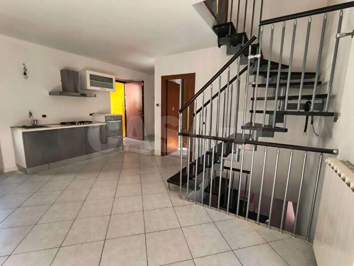 Casa quadrilocale in vendita in Via Mazzini, Luvinate