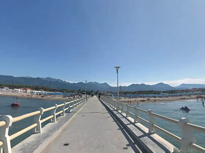 Appartamento con 5 locali in vendita in Via della Barbiera, Forte Dei Marmi