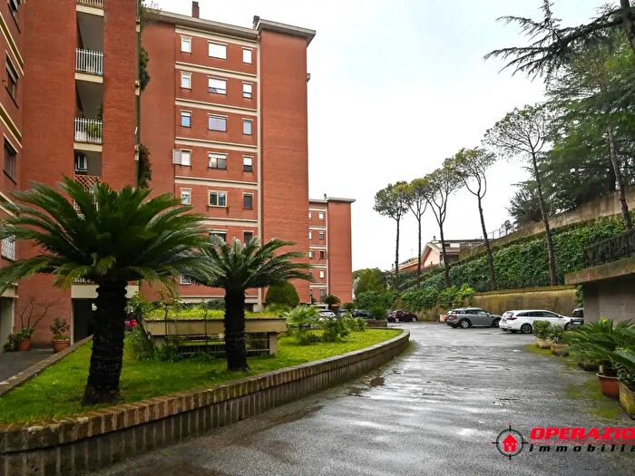 Appartamento quadrilocale in vendita in Via Giuseppe Taverna, Roma
