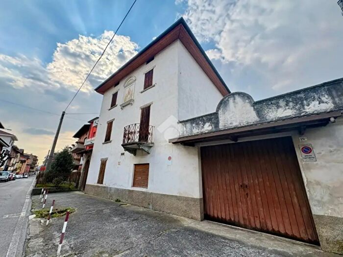 Casa con 6 locali in vendita in Via a Locatelli, Fiorano Al Serio