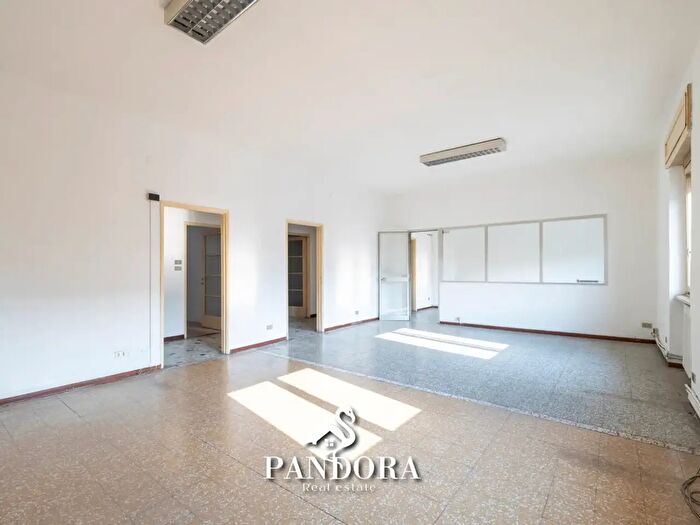 Appartamento con 6 locali in vendita in Via a Vespucci, Gallarate