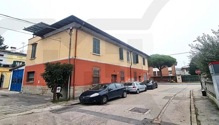 Casa con 13 locali in vendita in Via Garibaldi, Faenza