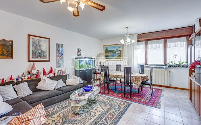 Appartamento trilocale in vendita in Via XXII Marzo, Gallarate