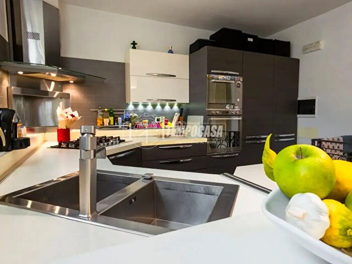 Casa con 5 locali in vendita in Via Pardini Cinquale, Montignoso