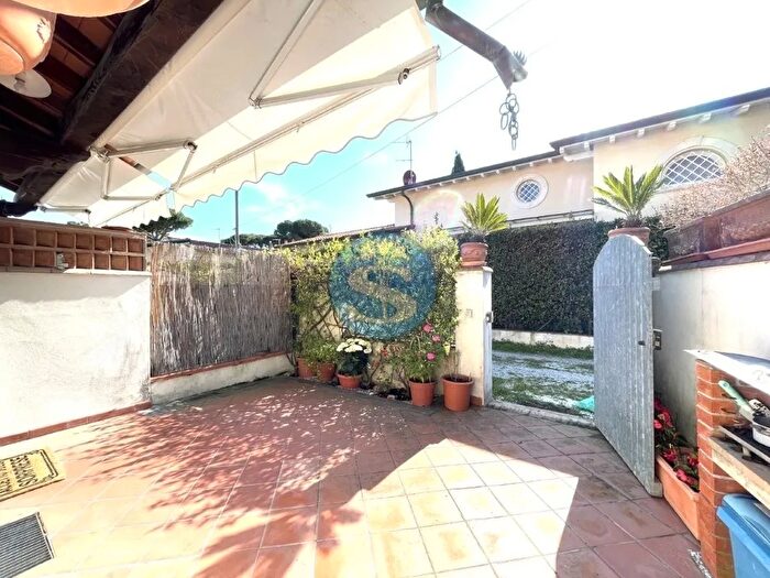 Casa con 5 locali in vendita in Pietrasanta