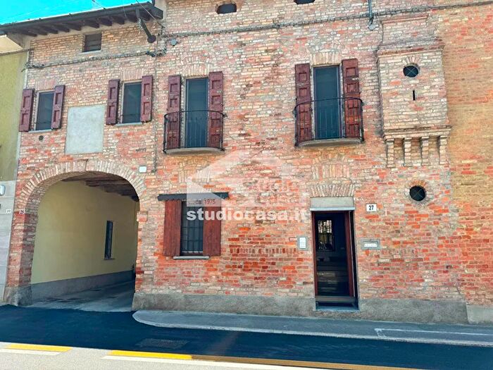 Casa con 5 locali in vendita in Via Roma, Madignano