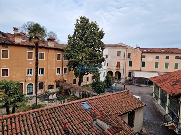 Appartamento trilocale in affitto in via roma, Centro, Thiene