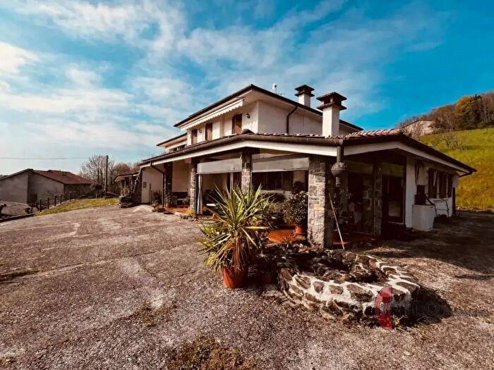 Casa quadrilocale in vendita in Brogliano