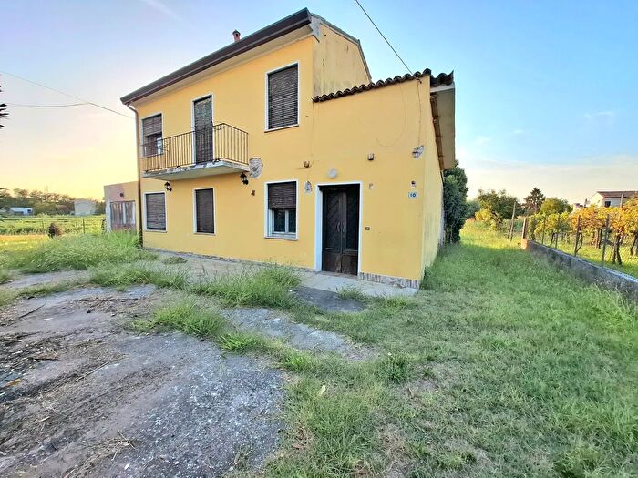 Casa con 7 locali in vendita in Via Cadeasse, Boara Pisani