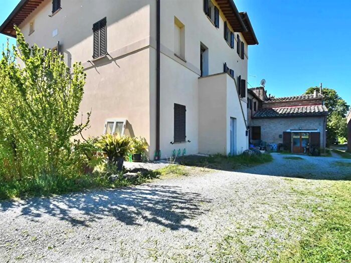 Appartamento quadrilocale in vendita in Strada di Fogliano Grosso, Siena