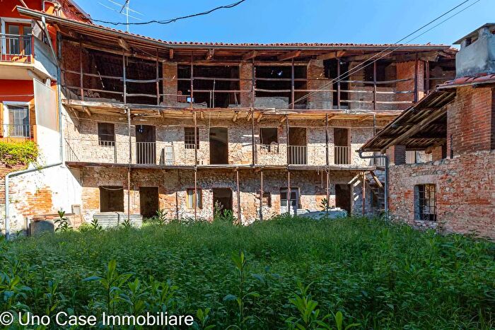 Casa con 7 locali in vendita in Romano Canavese, Romano Canavese
